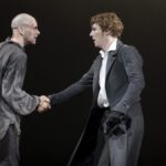 NTL-2018-FRANKENSTEIN-09-The-Creature-Jonny-Lee-Miller-and-Victor-Frankenstein-Benedict-Cumberbatch.-Photo-by-Catherine-Ashmore-1024×675-1