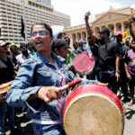 2022-04-28T085327Z_1639465737_RC27WT9WSOZM_RTRMADP_3_SRI-LANKA-CRISIS-STRIKE-1